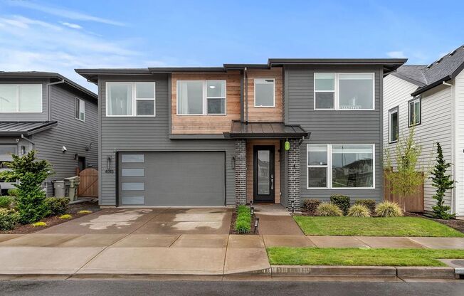 4093 SE Reed Drive ~ Luxurious 2 Story Excellence!
