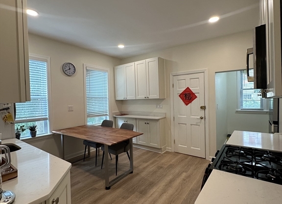 2 beds, 2 baths, 1,215 sqft, $3,600, Unit 2(B)