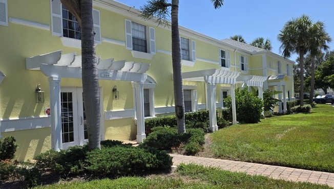 108 POMPANO DR SE