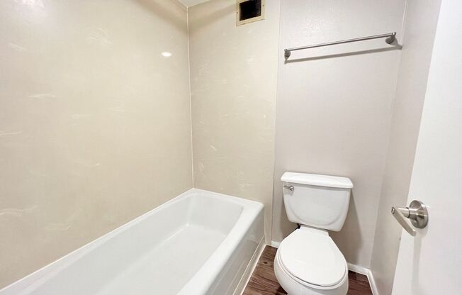 1 bed, 1 bath, 584 sqft, $835, Unit Unit 203