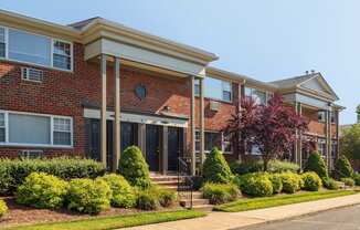 Welcome to Saddle Brook Apartments