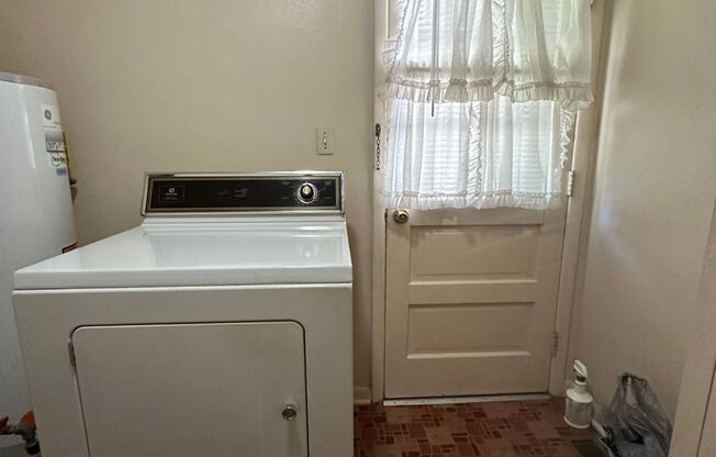 3 beds, 1 bath, $1,625