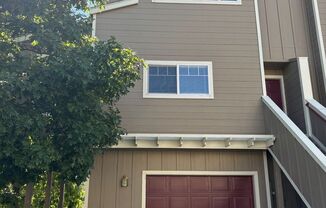 2 bed 2.5 bath 2 car garage townhouse!