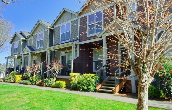 This Great 2 Bedroom 2.5 Bath Townhome in Hillsboro is a Must See!