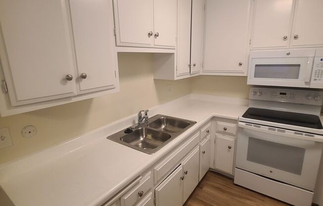 1 bed, 1 bath, $2,175, Unit Casa 04