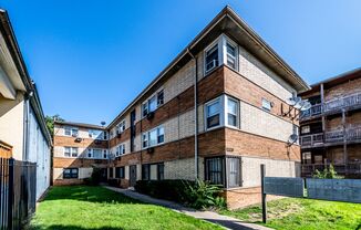 2826 E 76th