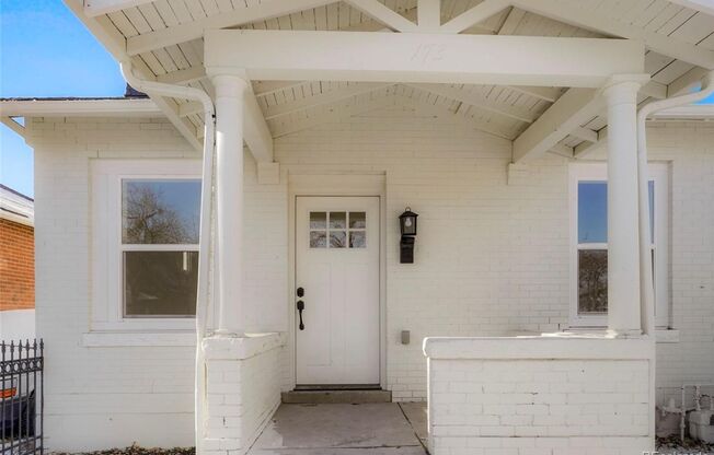 Spacious 2 Bed 2.5 Bath in the heart of Baker!