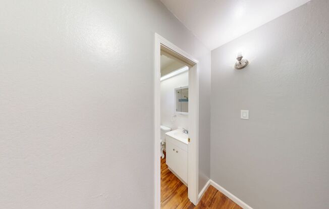 2 beds, 1 bath, 715 sqft, $2,450, Unit 619-1