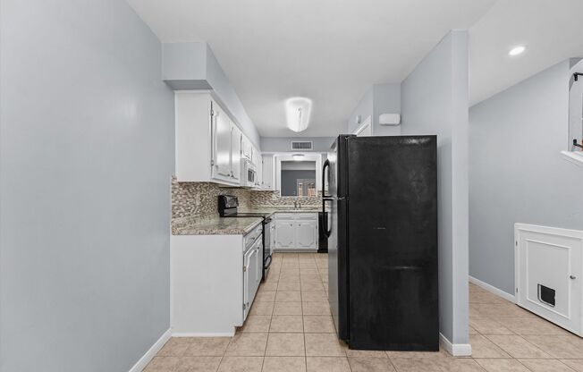Bright & Updated 2-Bedroom Townhouse in Quiet Community with Pool Access!