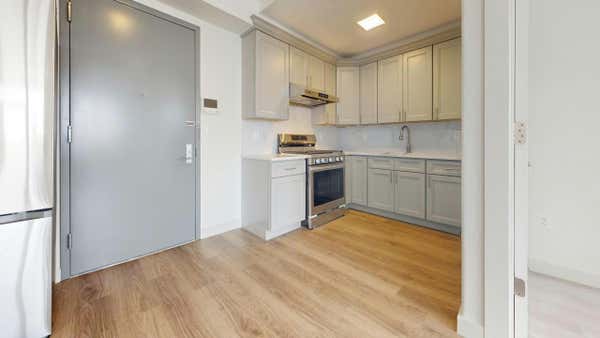 2 beds, 1 bath, 750 sqft, $3,300, Unit 7F