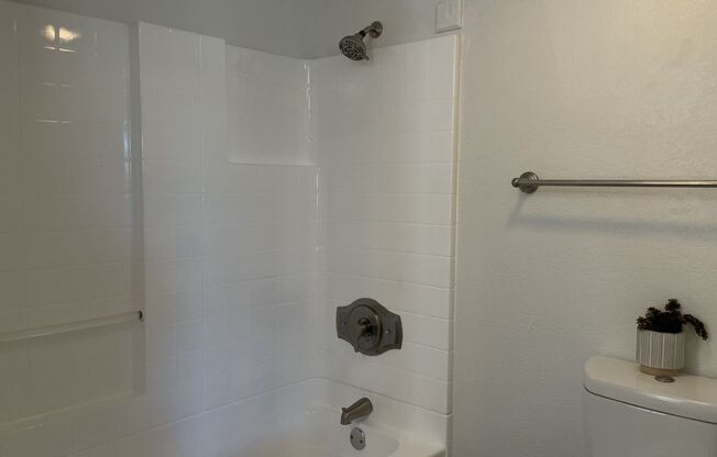 2 beds, 2 baths, 912 sqft, $2,795, Unit 0094