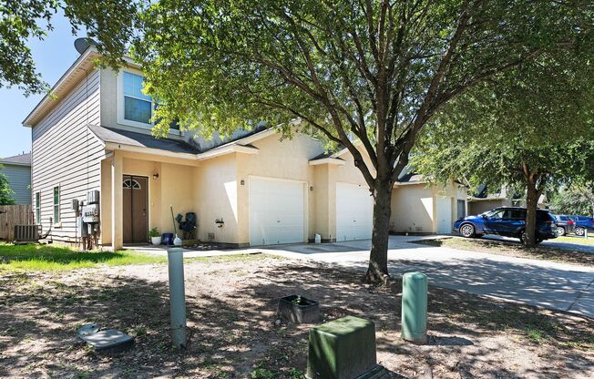 3 bdrm 2.5 Bath~Beautiful townhouse with stained concrete flooring downstairs! Rare End Unit