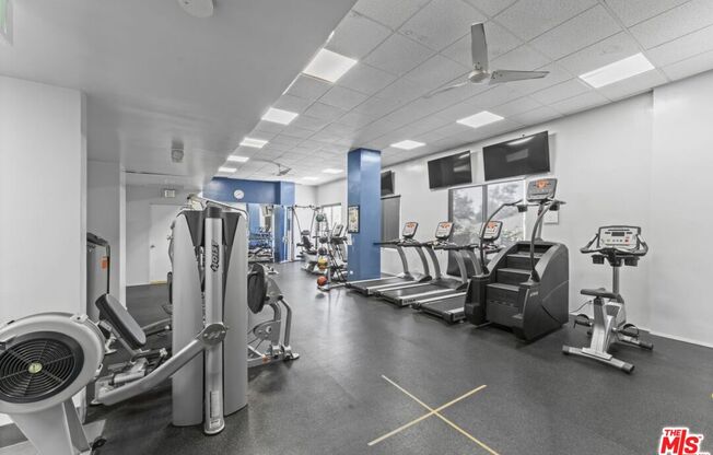 1 bed, 2 baths, 893 sqft, $4,999, Unit 1905