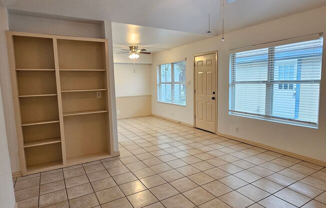 3 beds, 1 bath, 909 sqft, $1,550, Unit Unit B