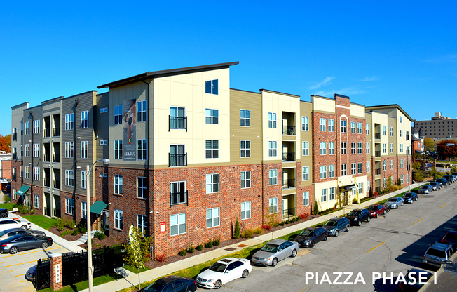 Piazza on West Pine
