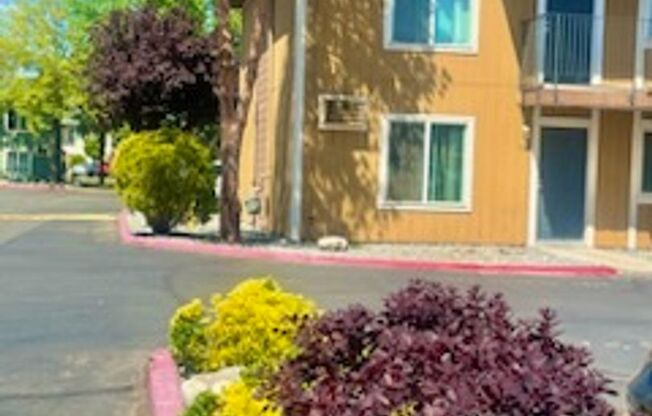 2 beds, 2 baths, 860 sqft, $1,645, Unit 03A