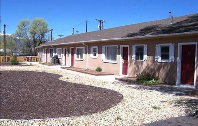 2 beds, 1 bath, $1,050, Unit Unit 1