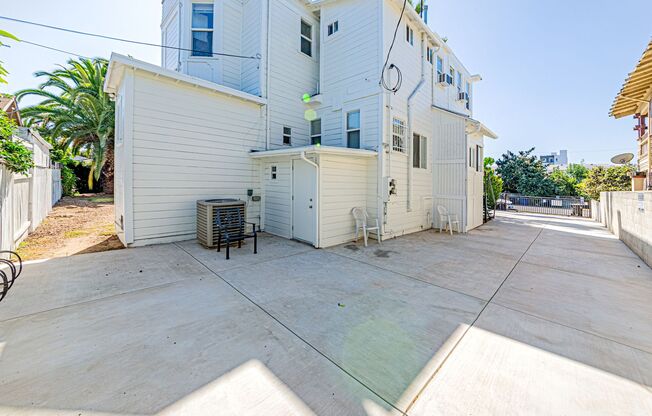 2943 Walton Ave