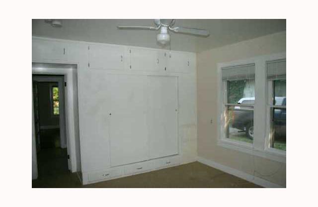 Central Austin 3 bedroom Cottage for Lease!
