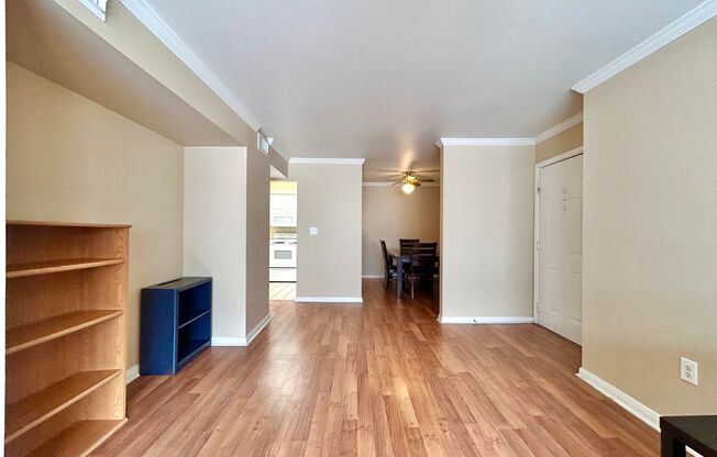 Light-Filled 2BR/2BA with Balcony in Austin