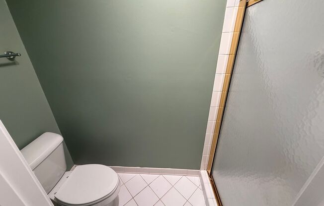 4 beds, 2.5 baths, $2,200, Unit 119 Rolling Oaks Dr
