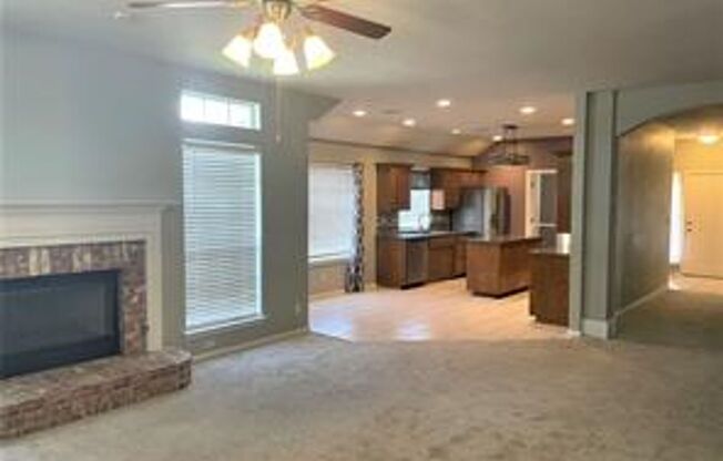 Stunning home for lease in Owasso!