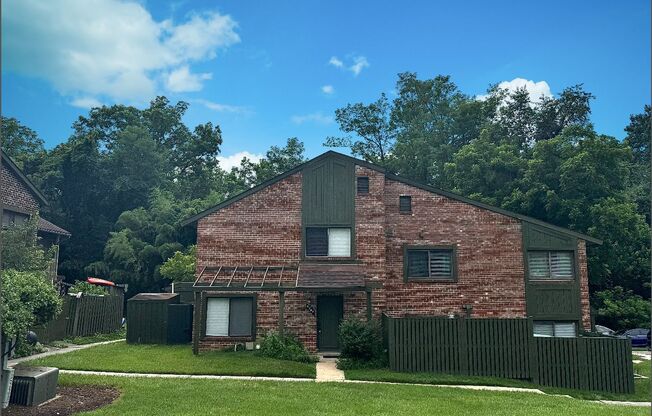 Cozy 3 BR/2.5 BA Townhome in Columbia!