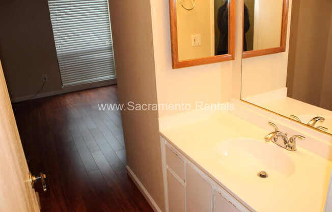 2 beds, 1 bath, $1,795