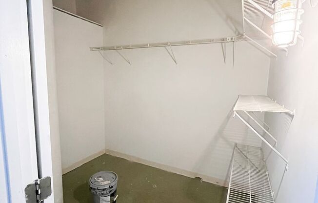 2 beds, 1 bath, 950 sqft, $1,975, Unit 707