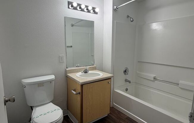2 beds, 2 baths, $1,625, Unit 28