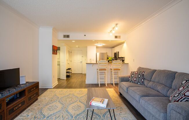 1 bed, 1 bath, $2,450, Unit (#1017)