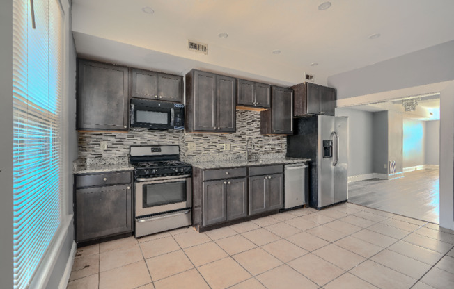 709 N LINWOOD