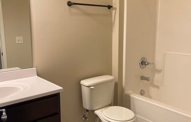 1 bed, 1 bath, 687 sqft, $775, Unit O10