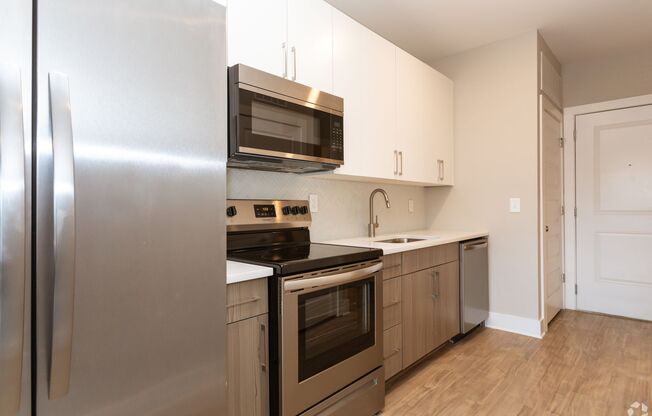 1 bed, 1 bath, 773 sqft, $1,300, Unit 1-208