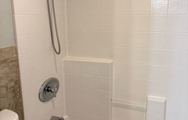 3 beds, 2.5 baths, $2,050, Unit # 1159