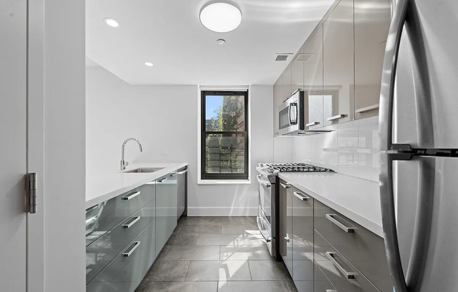 2 beds, 1 bath, $4,250, Unit 221A