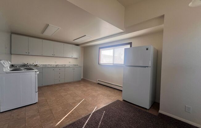 2 beds, 1 bath, 750 sqft, $1,395, Unit 2810 W 65th Place #2