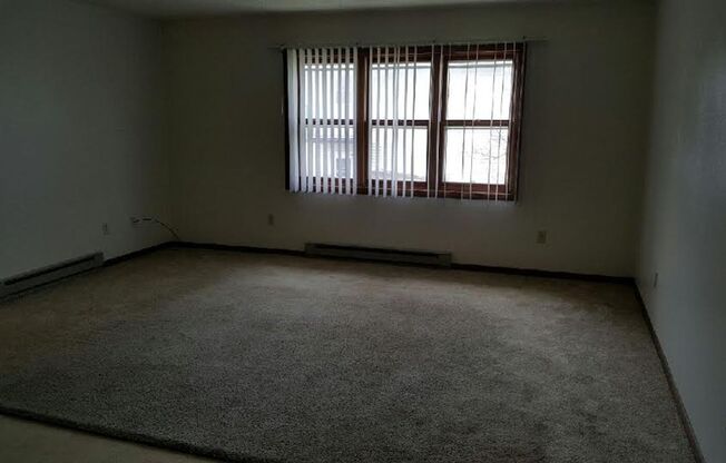 2 beds, 1 bath, $800, Unit 1810 #05