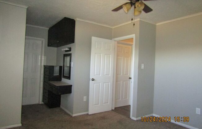 3 beds, 2 baths, $1,350