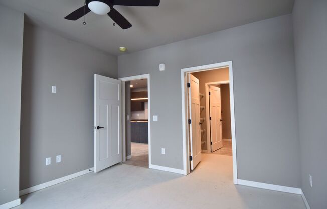 2 beds, 1 bath, 1,090 sqft, $1,990, Unit 5604-406