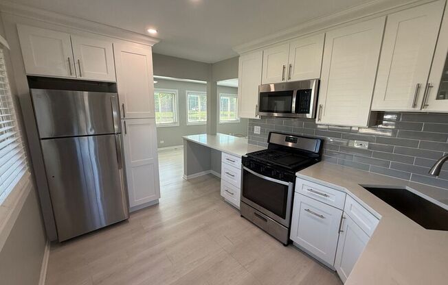 645 W PARK AVE