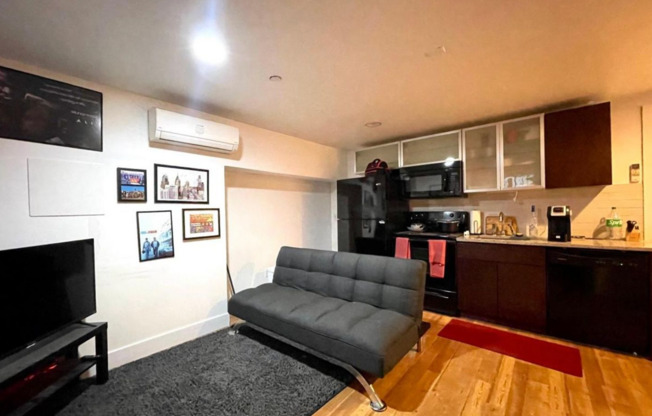 Studio, 1 bath, 500 sqft, $1,000, Unit Unit 6