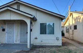 1 bedroom 1 bath Duplex Located in Merced!!