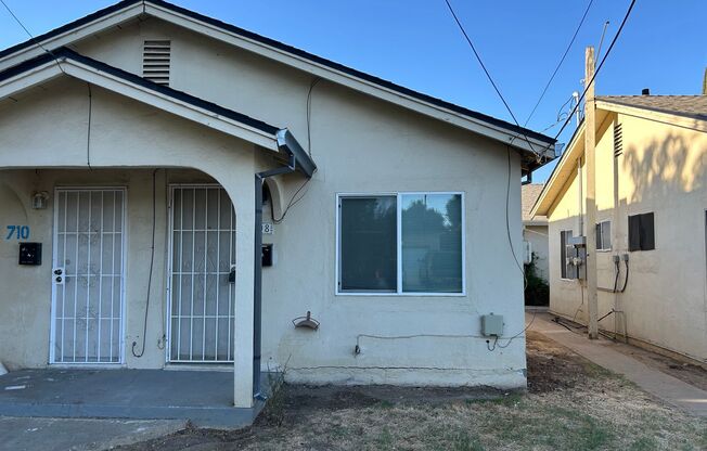 1 bedroom 1 bath Duplex Located in Merced!!