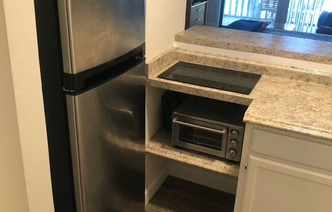 Studio, 1 bath, $1,300