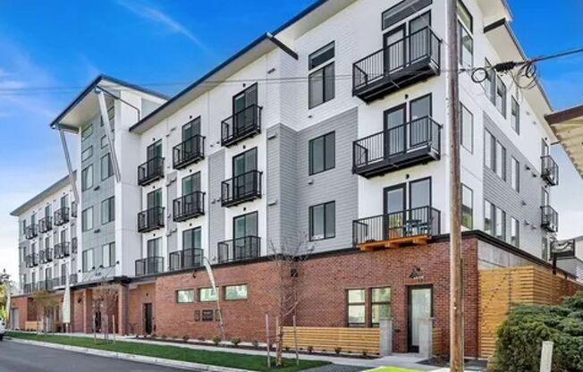 1 bed, 1 bath, 667 sqft, $1,695, Unit 318