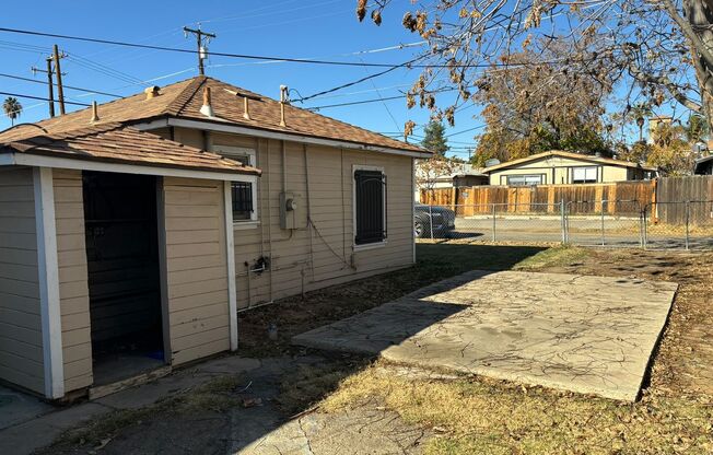 Clean 2 Bedroom / 2 Bathroom House Available for Immediate Lease!