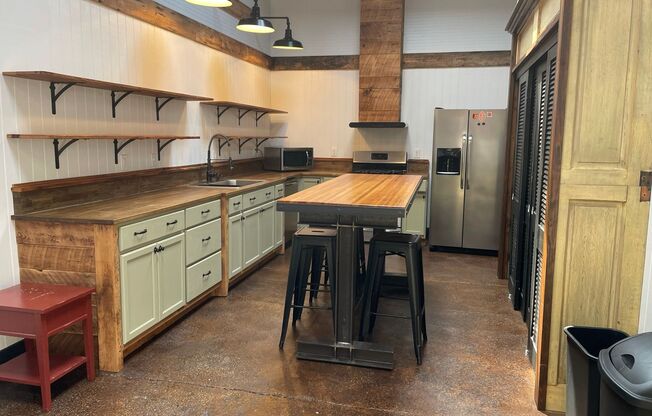 Stunning Modern 4-Bed/4-Bath Apartment Available September 2022 - Pigtown!