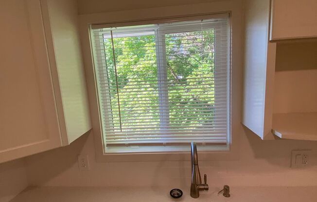 2 beds, 1 bath, 850 sqft, $1,395, Unit 301