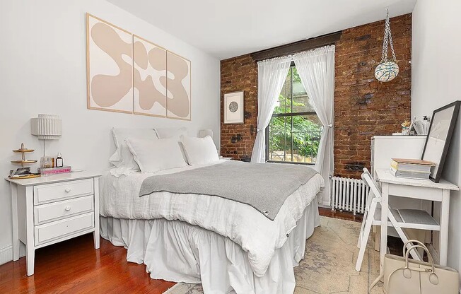 141 W 10 ST